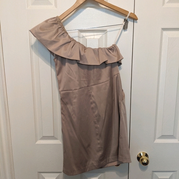 Kopa One-shoulder gold mini dress - Picture 2 of 7
